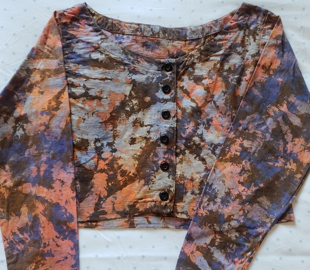 Beautiful vintage knit batik long sleeved cropped top/cardigan